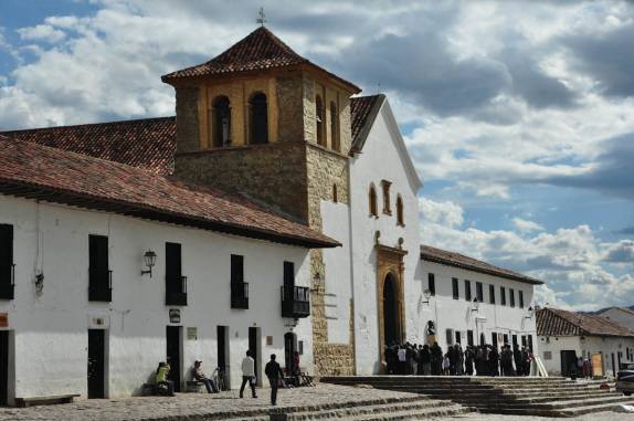 Igreja da praça central de Villa de Leyva, na Colômbia